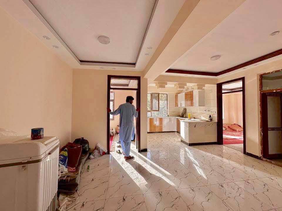 آپارتمان سه اطاقه گرویی چهاراهی گل سرخ، کابل