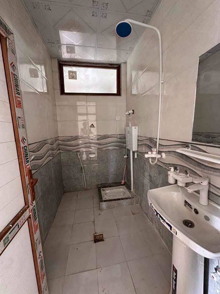 آپارتمان سه اطاقه گرویی چهاراهی گل سرخ، کابل