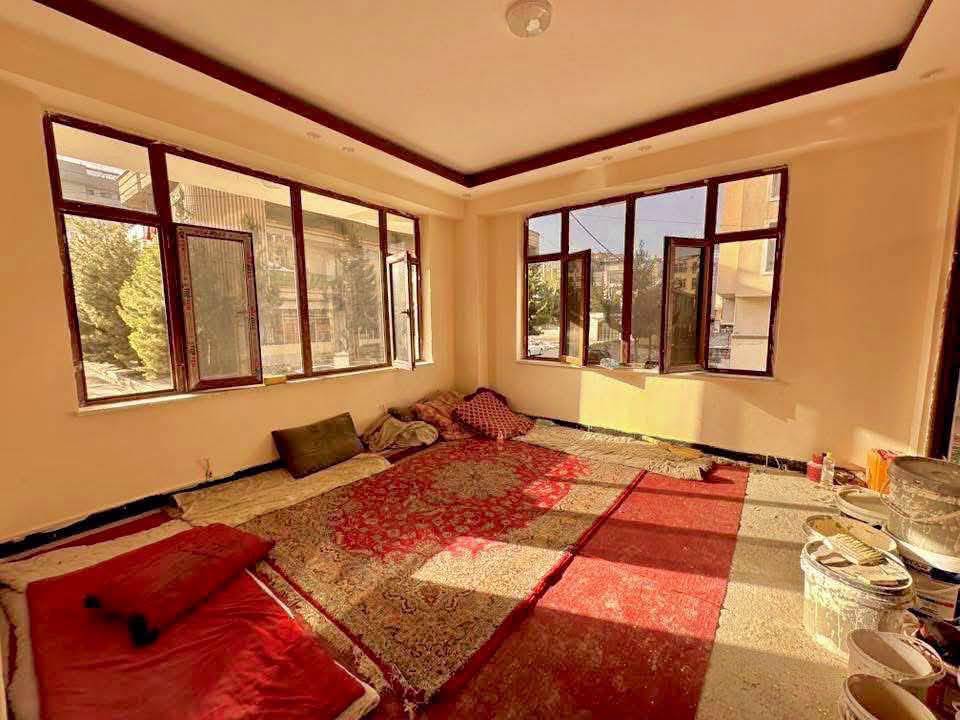 آپارتمان سه اطاقه گرویی چهاراهی گل سرخ، کابل