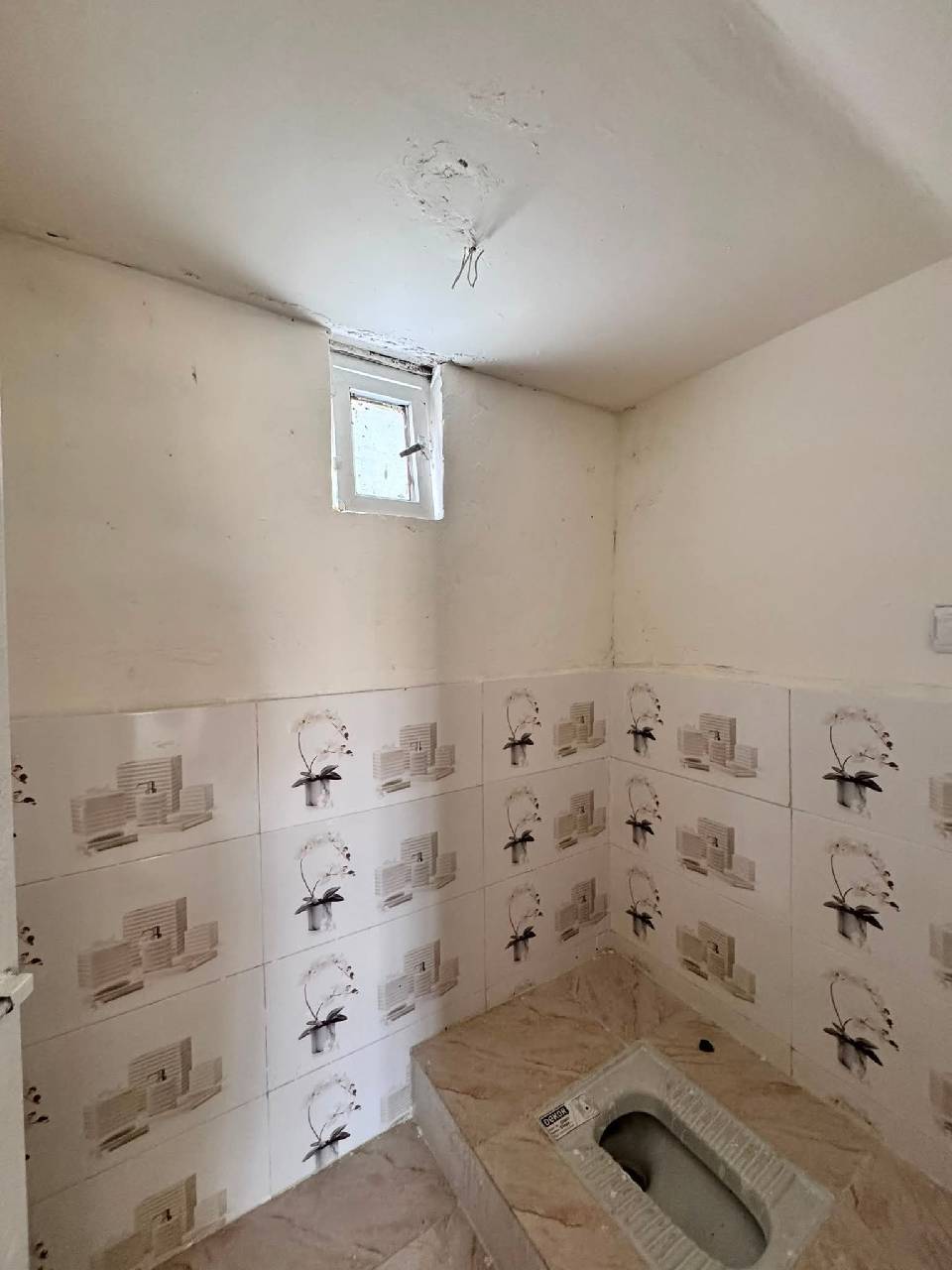 خانه فروشی هفت اتاقه-کابل ناحیه 13