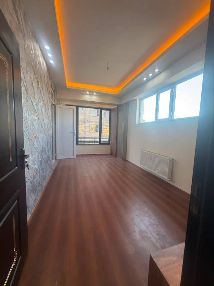 آپارتمان چهار اطاقه گرویی چهاراهی اسپ ها، کابل