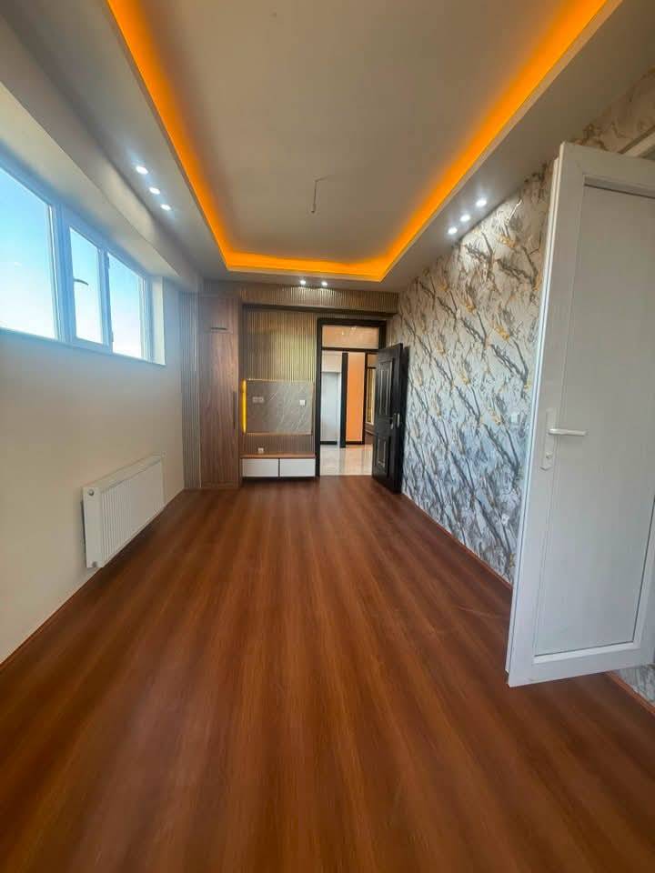 آپارتمان چهار اطاقه گرویی چهاراهی اسپ ها، کابل
