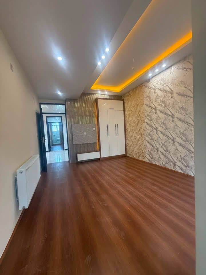 آپارتمان چهار اطاقه گرویی چهاراهی اسپ ها، کابل