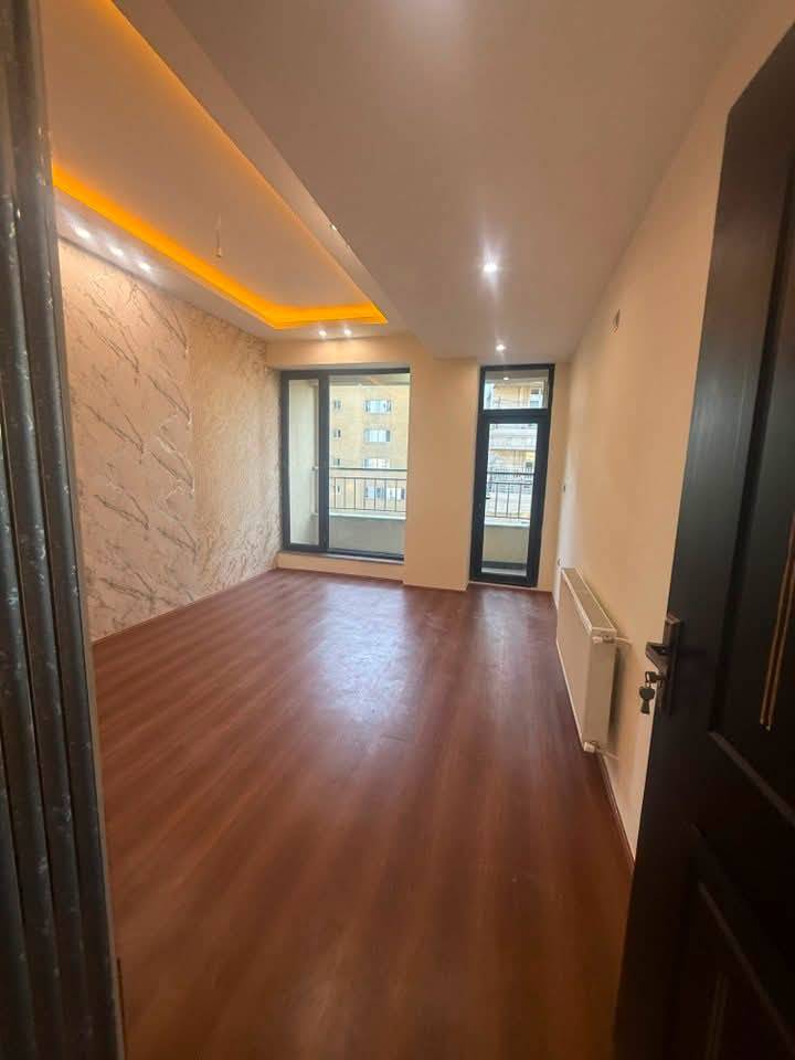 آپارتمان چهار اطاقه گرویی چهاراهی اسپ ها، کابل