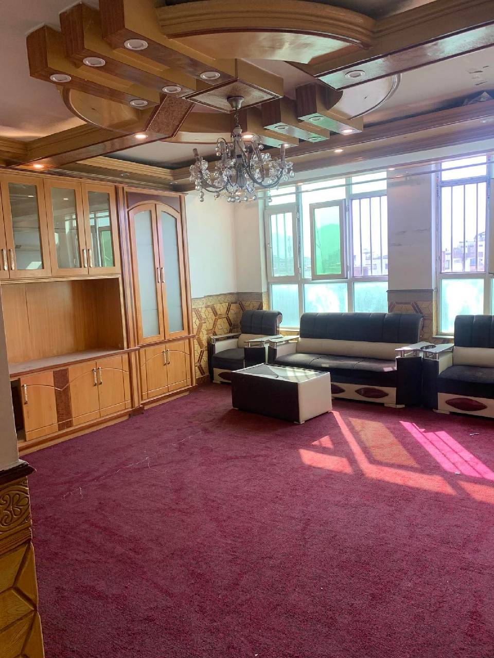 آپارتمان شش اطاقه کرایی ناحیه چهار، کابل