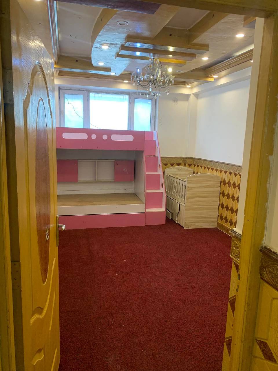 آپارتمان شش اطاقه کرایی ناحیه چهار، کابل