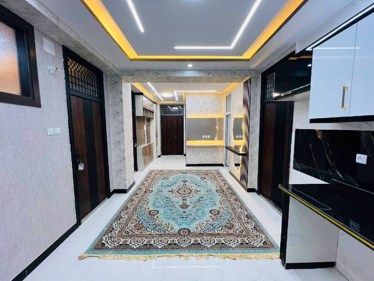 آپارتمان های چهار اطاقه فروشی پروژه تایمنی، کابل