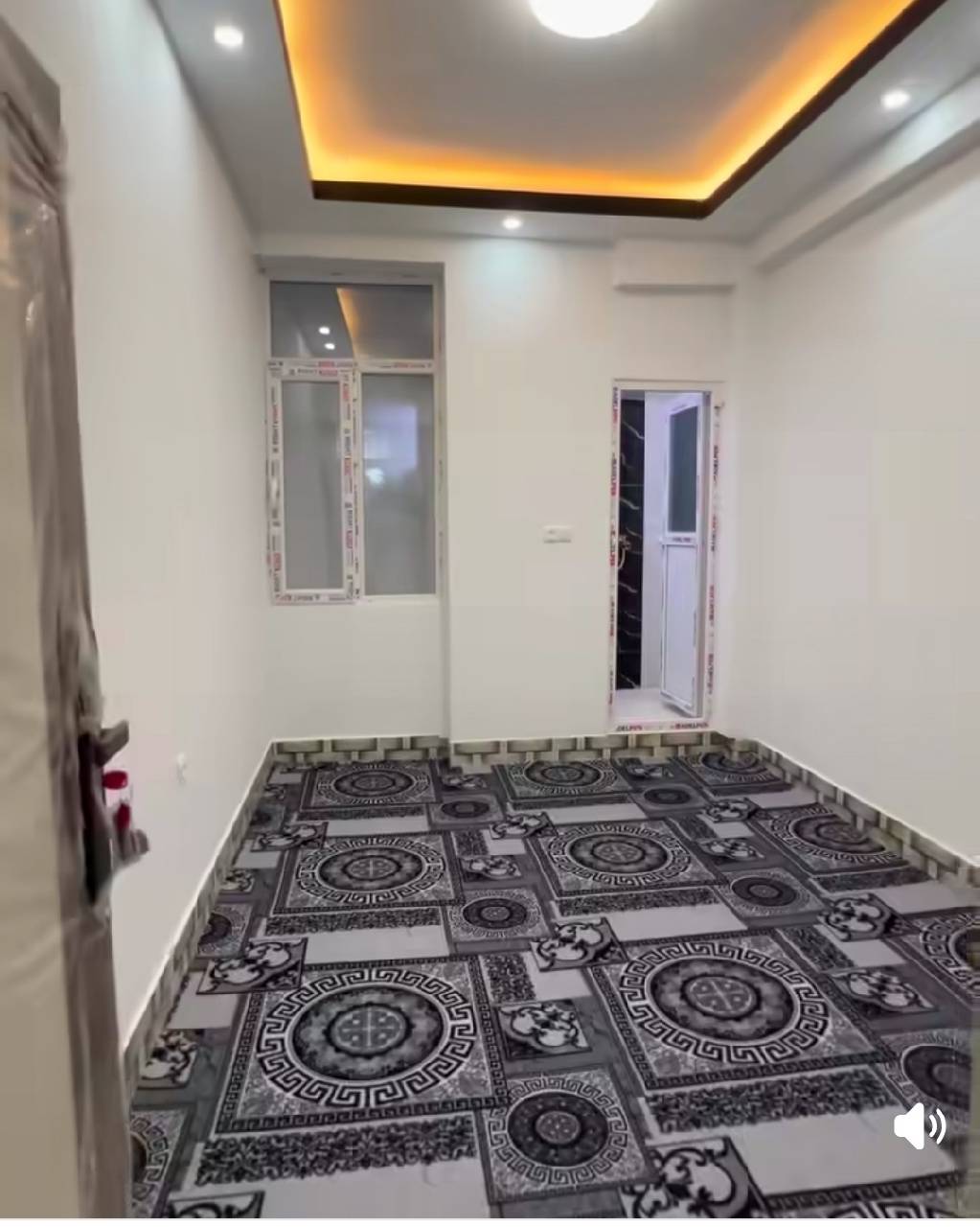 خانه سه طبقه چهار اتاقه-هرات نزدیک سرک عمومی ابریشم