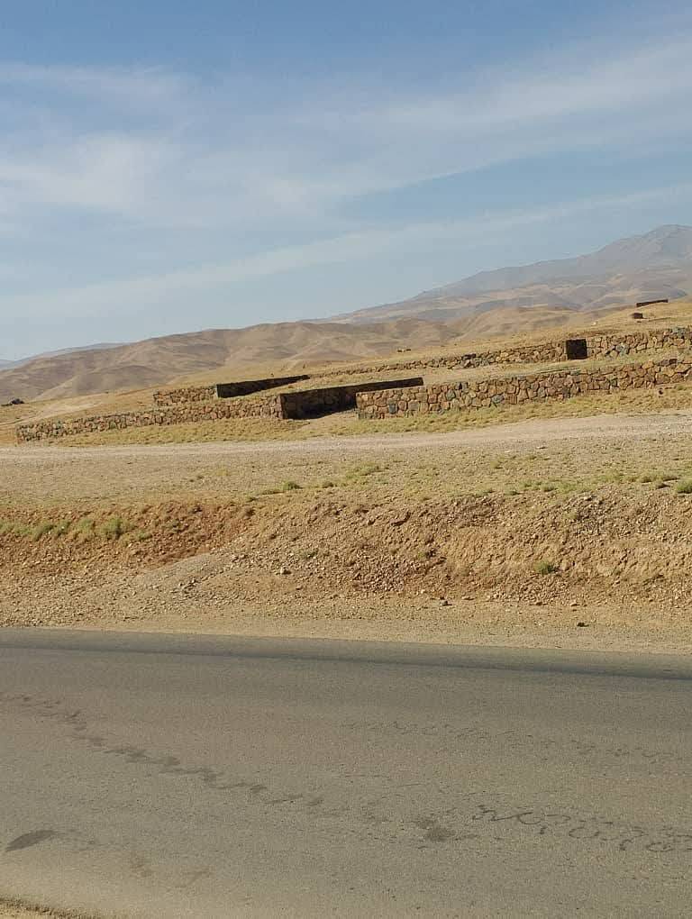 چهار نمره چهاردیواری شده فروشی، کنار شاهراه غور کابل-فیروز کوه