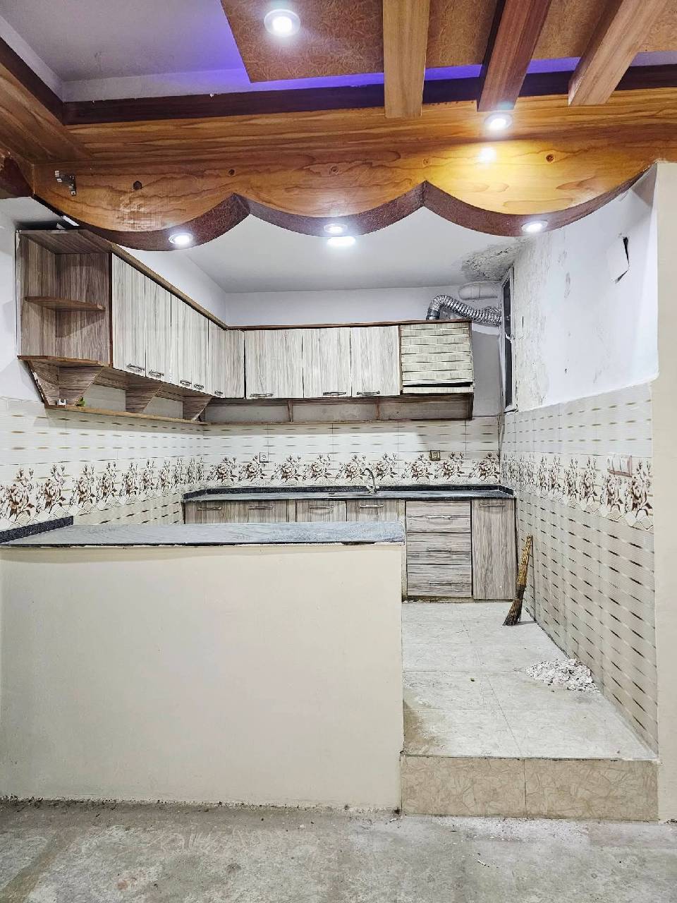 آپارتمان سه اطاقه فروشی ناحیه پانزده-کابل