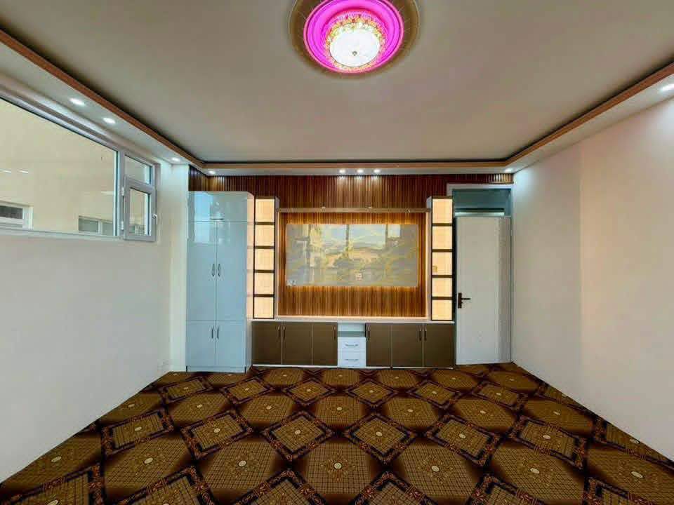 یک واحد سه اطاقه عاجل فروش سرک اول پروژه تایمنی