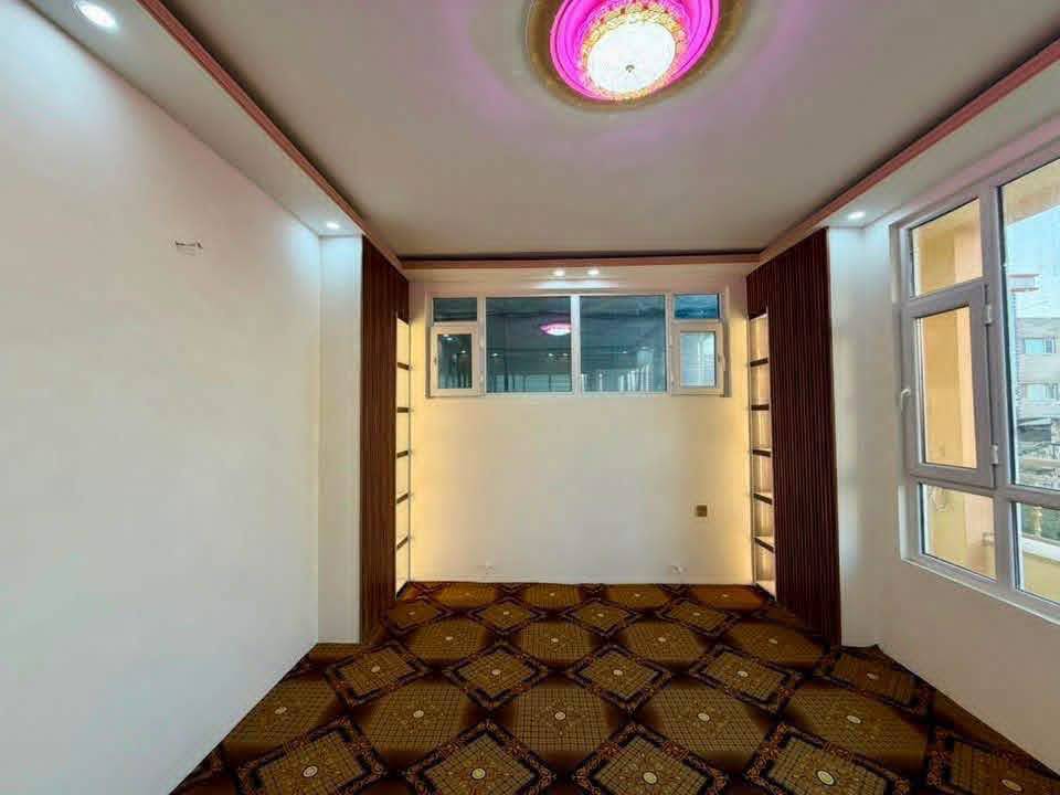 یک واحد سه اطاقه عاجل فروش سرک اول پروژه تایمنی