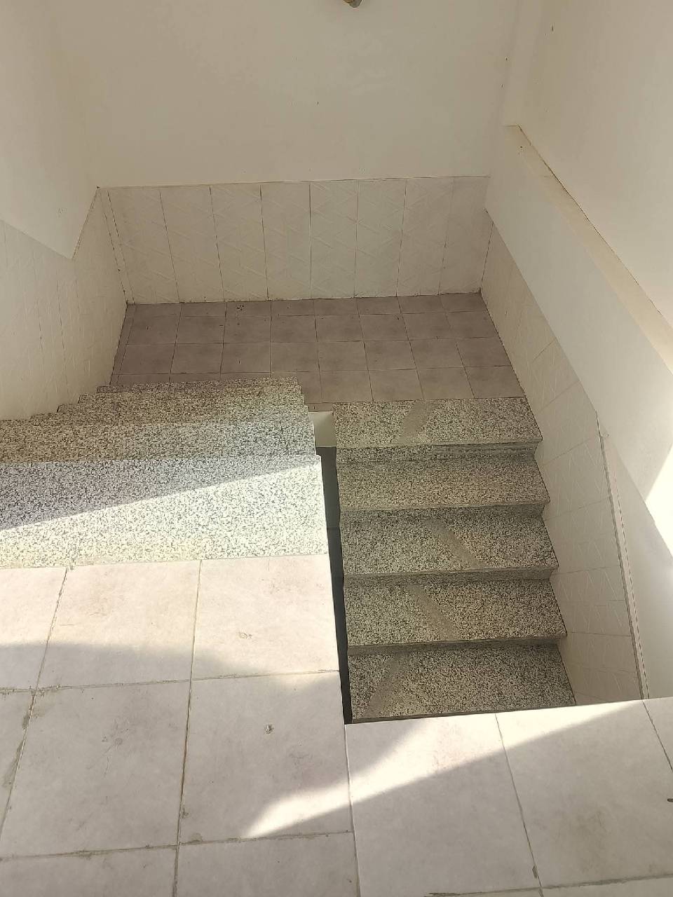 خانه فروشی سه طبقه پنج اتاقه-هرات سرک پل پشتو