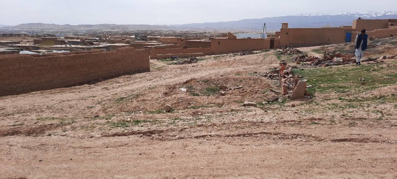دو نمره زمین فروشی، فیروز کوه _غور