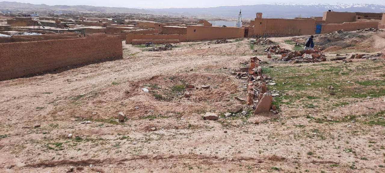 دو نمره زمین فروشی، فیروز کوه _غور