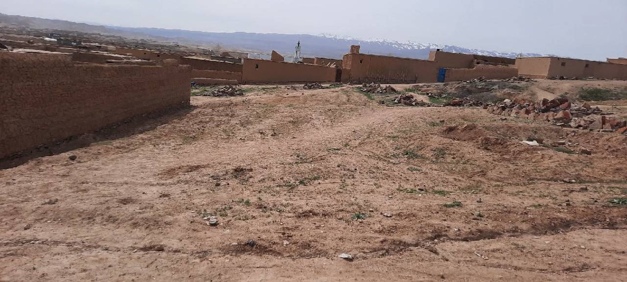 دو نمره زمین فروشی، فیروز کوه _غور