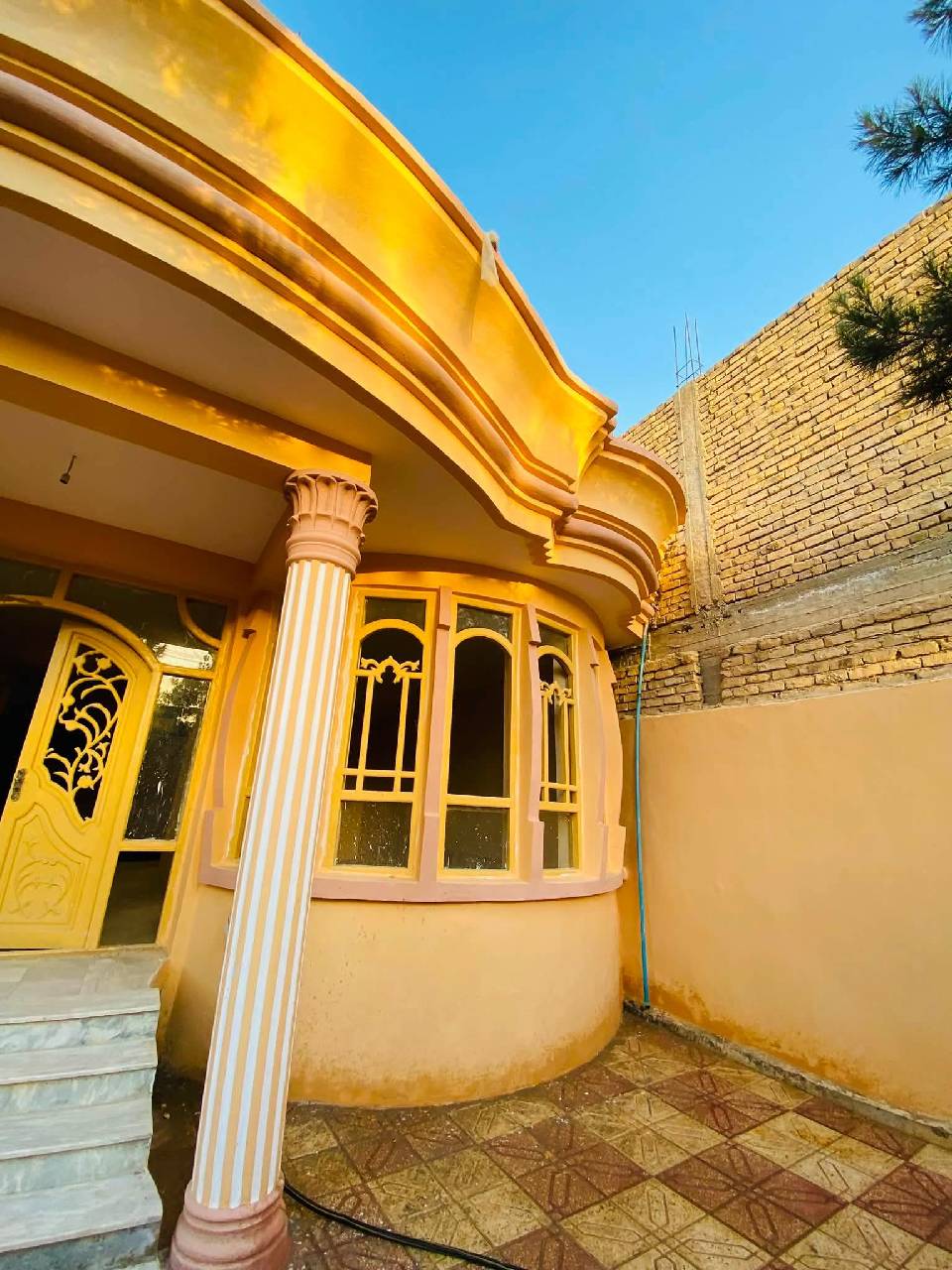 حویلی فروشی مساحت ۲۰۰متر مربع گذشته از چوک شمع، مزارشریف