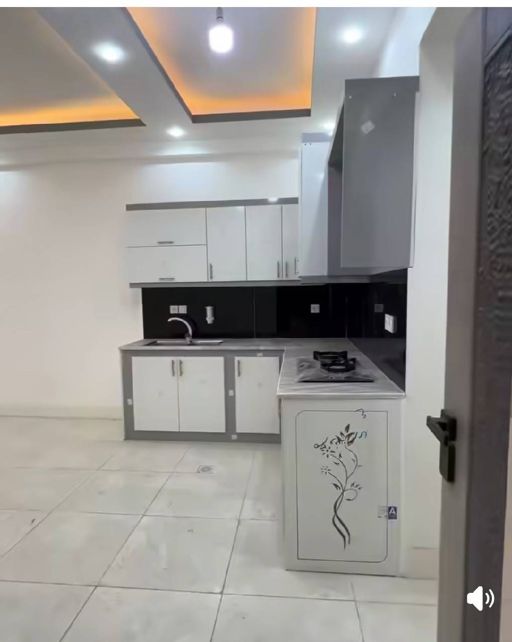 ⁨ 🏡 خانه سه‌طبقه پنج اتاقه-هرات